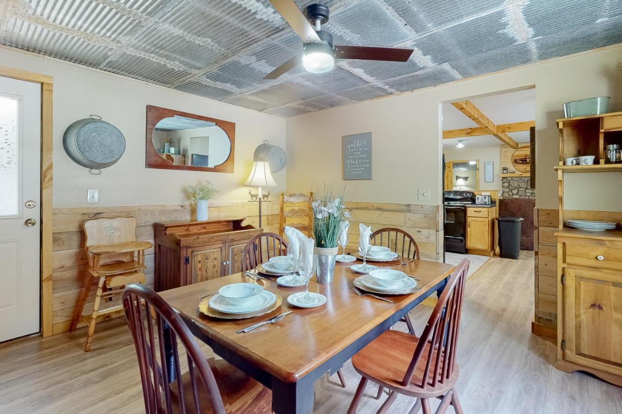Bear Caves At Black Bear Cottages 세비어빌 외부 사진